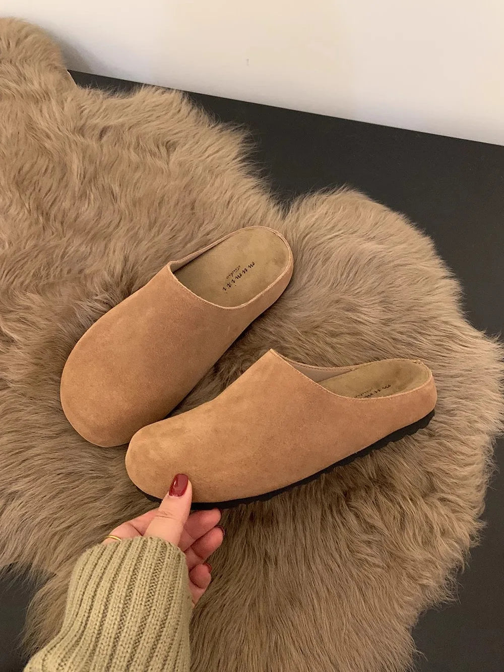 Crestar | Stylish Women's Flat Mules – Soft, Cozy & Retro Spring Slides